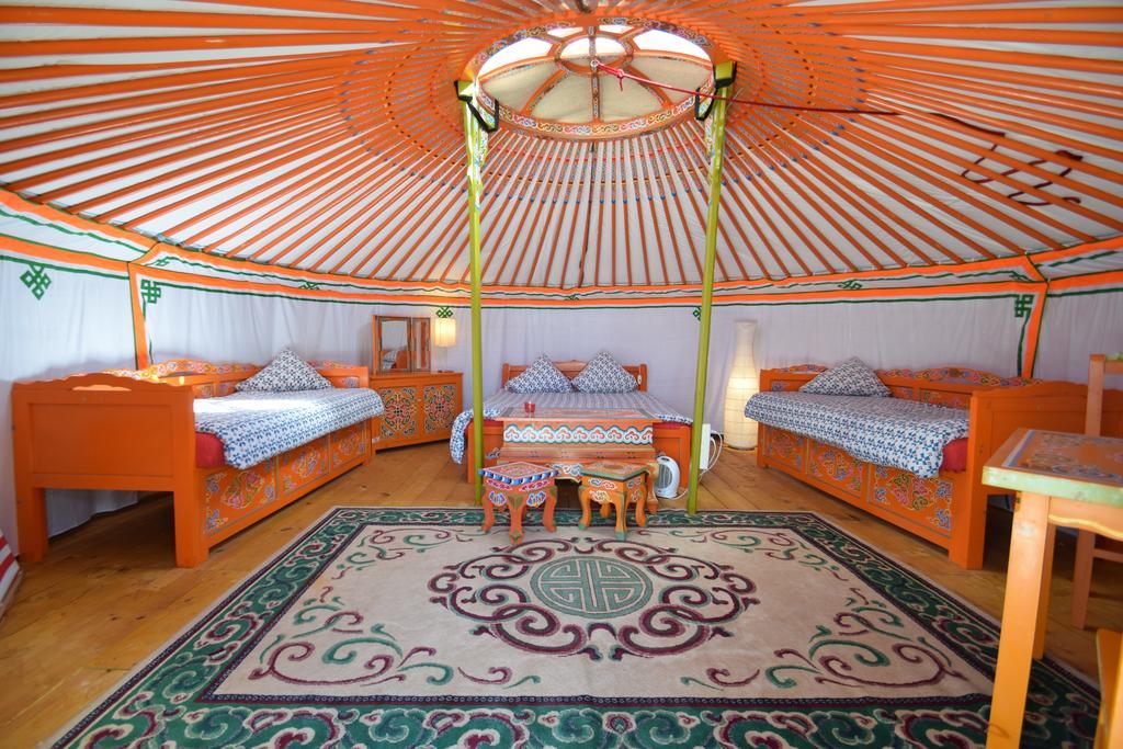 Yourte Nomade-Lodge Les Ecrennes Екстер'єр фото
