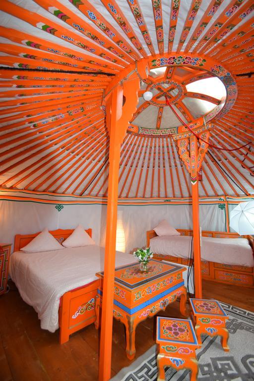 Yourte Nomade-Lodge Les Ecrennes Екстер'єр фото