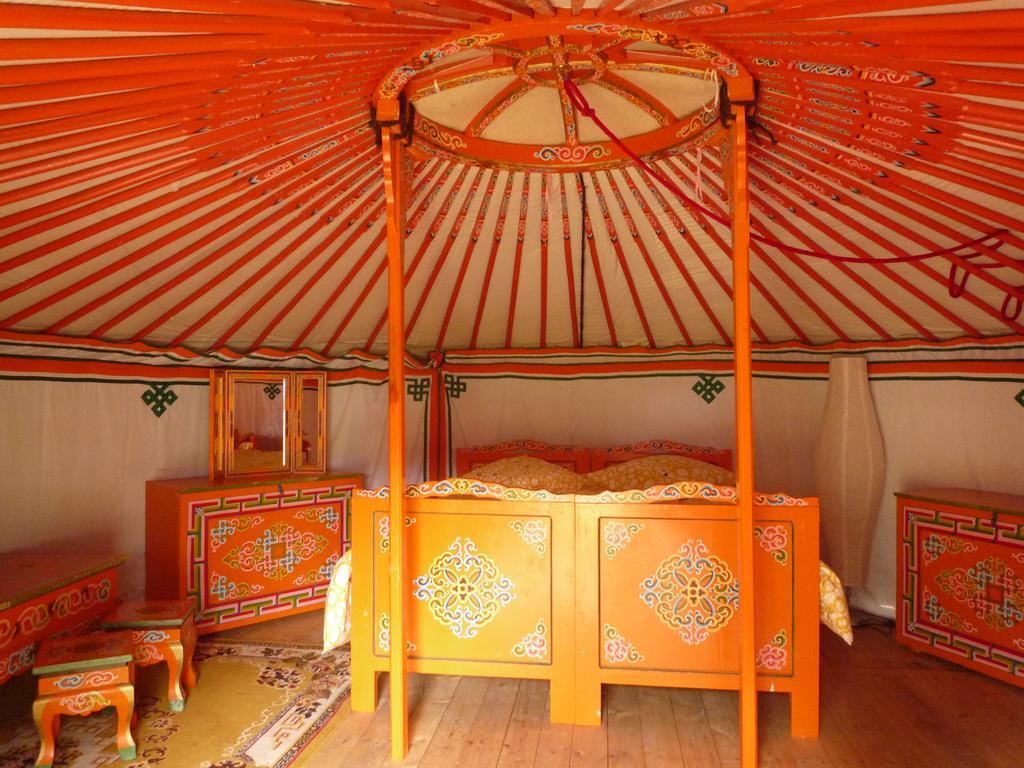 Yourte Nomade-Lodge Les Ecrennes Екстер'єр фото