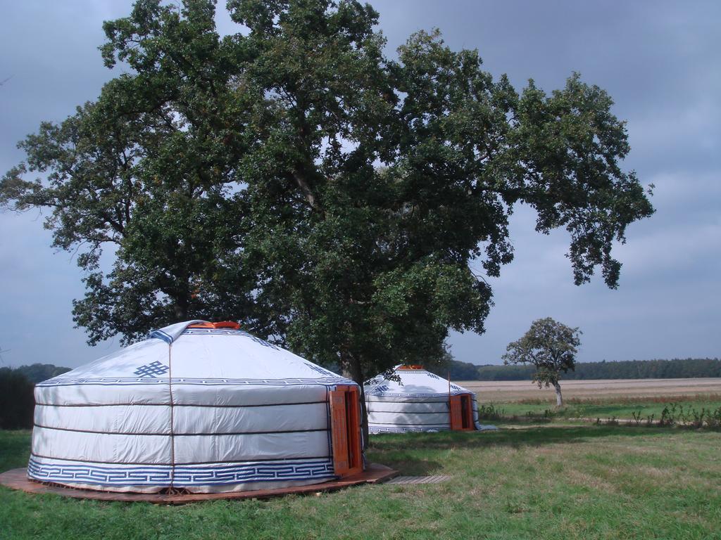 Yourte Nomade-Lodge Les Ecrennes Екстер'єр фото