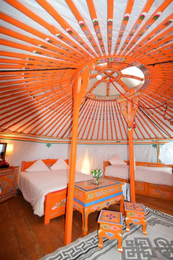 Yourte Nomade-Lodge Les Ecrennes Екстер'єр фото