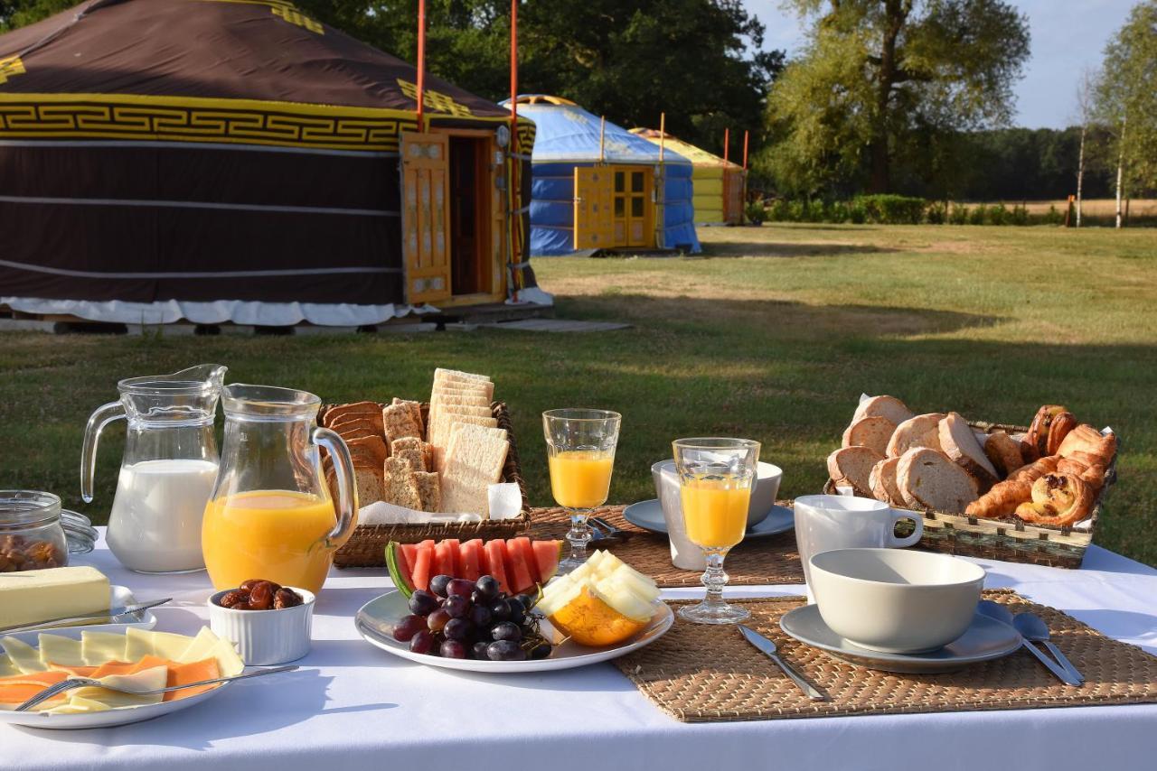 Yourte Nomade-Lodge Les Ecrennes Екстер'єр фото
